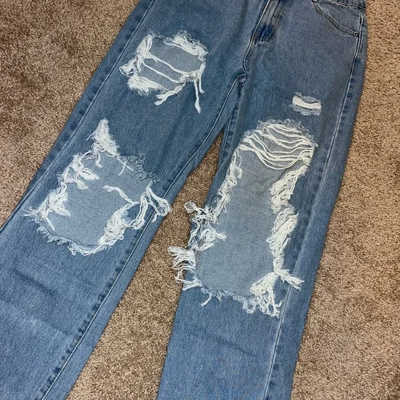 Missguided High waisted distressed boyfriend jeans - Picture 3 of 5